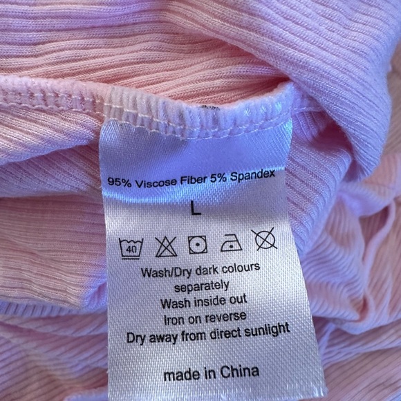 Pink Ribbed Y2K Top. Lace V-neck. NWOT. Soft pink - Picture 5 of 6